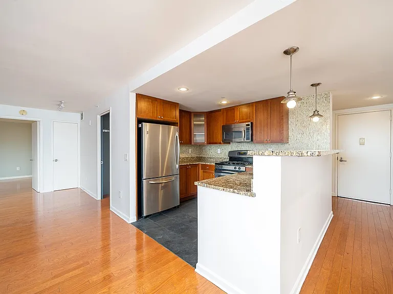 700 Grove St #8G — Photo 6