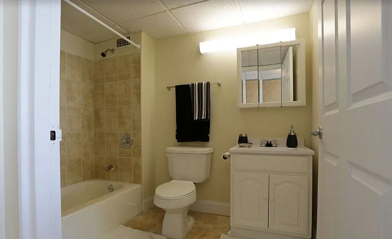 2 bed, $1,810 — Photo 4