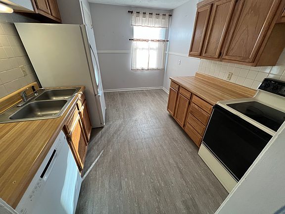 5th image of 313 Woodlawn Ave