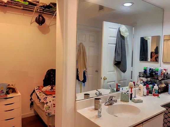 4th image of 3155 NE 184th St APT 8201