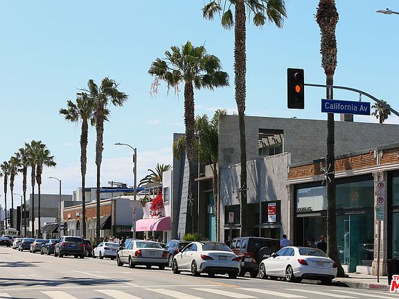 3rd image of 2500 Abbot Kinney Blvd APT 4