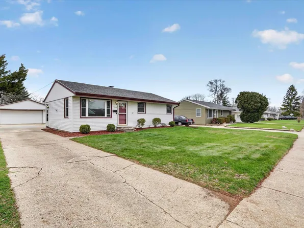 7418 Orion St, Loves Park, IL 61111