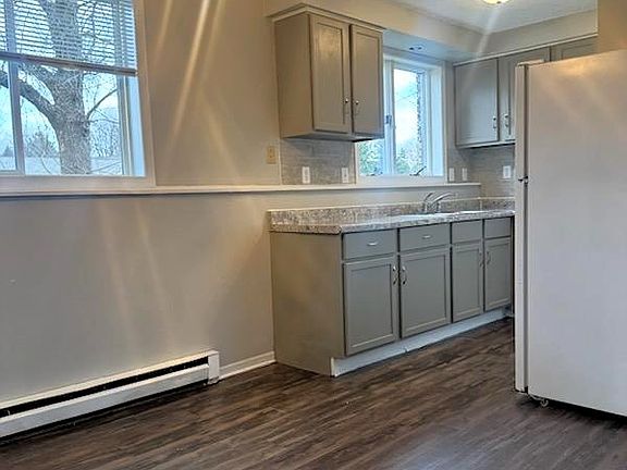 5th image of 880 E 6th St APT 5