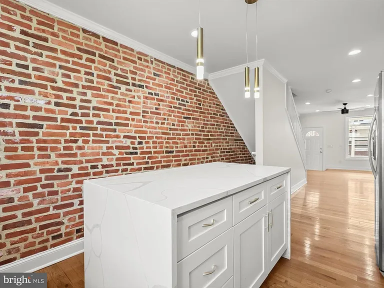 404 N Robinson St — Photo 15