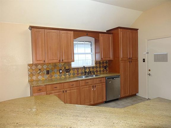 4th image of 34602 Lake Side Dr