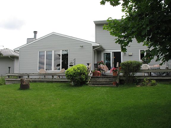 4th image of 261 Lakeview Dr