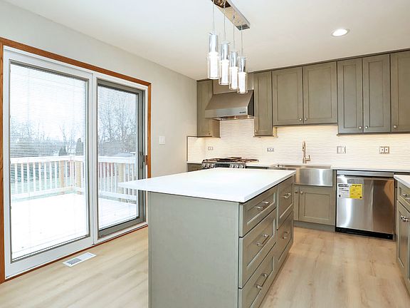 4th image of 3805 Lexington Dr