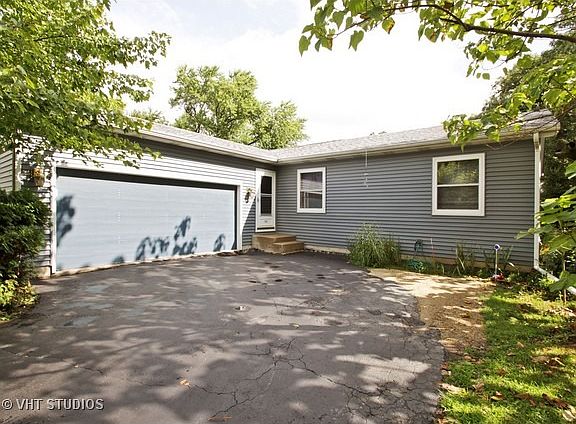 3rd image of 1910 Hazelwood Dr