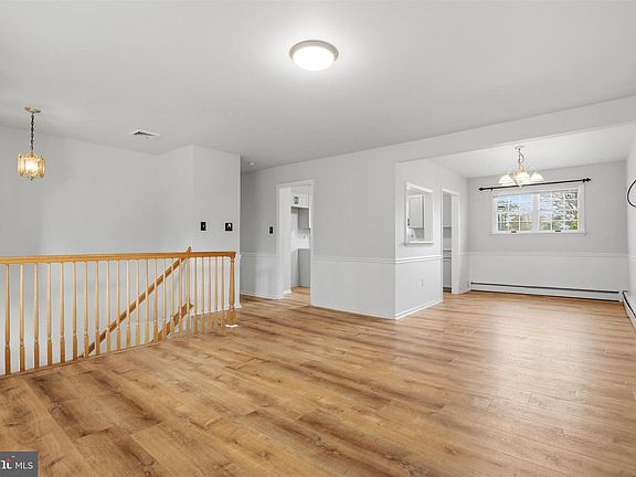 3rd image of 157 Bluejay Rd