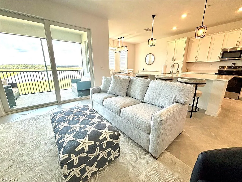 2 bed, 2.0 bath, 1154 sqft, $1,900 — Photo 4