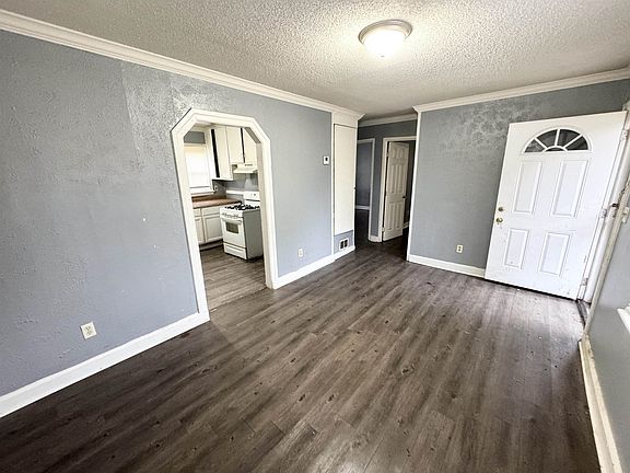 2nd image of 1037 Whitehaven Ln