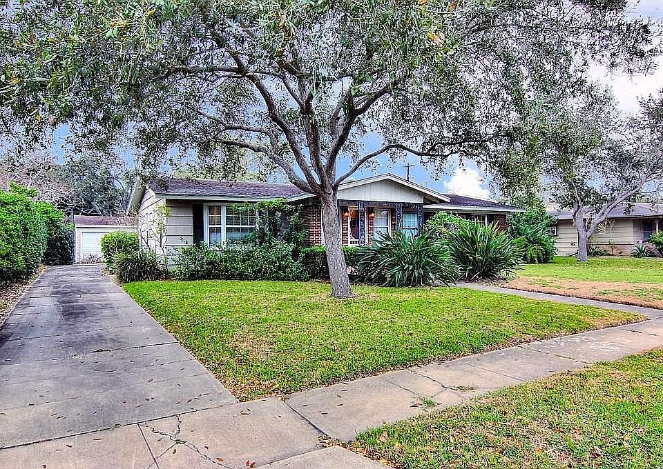 1st image of 438 Pasadena Pl