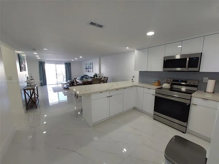 400 Golden Isles Dr #47 — Photo 6