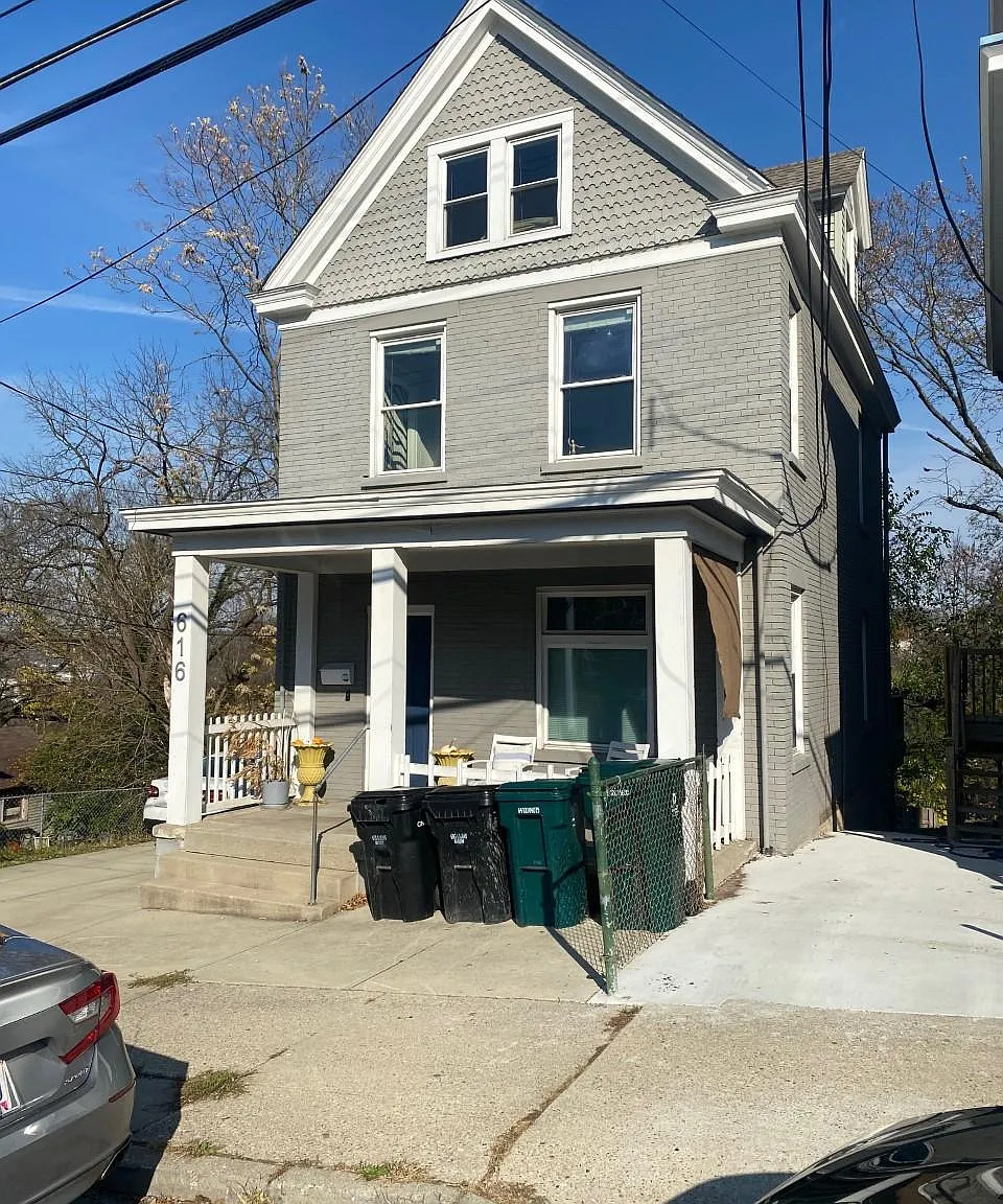5 bed, 2200 sqft, $4,195 — Photo 1