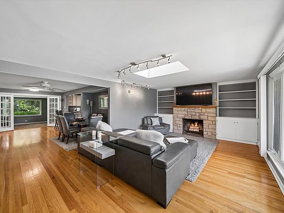 3rd image of 110 Green Valley Dr