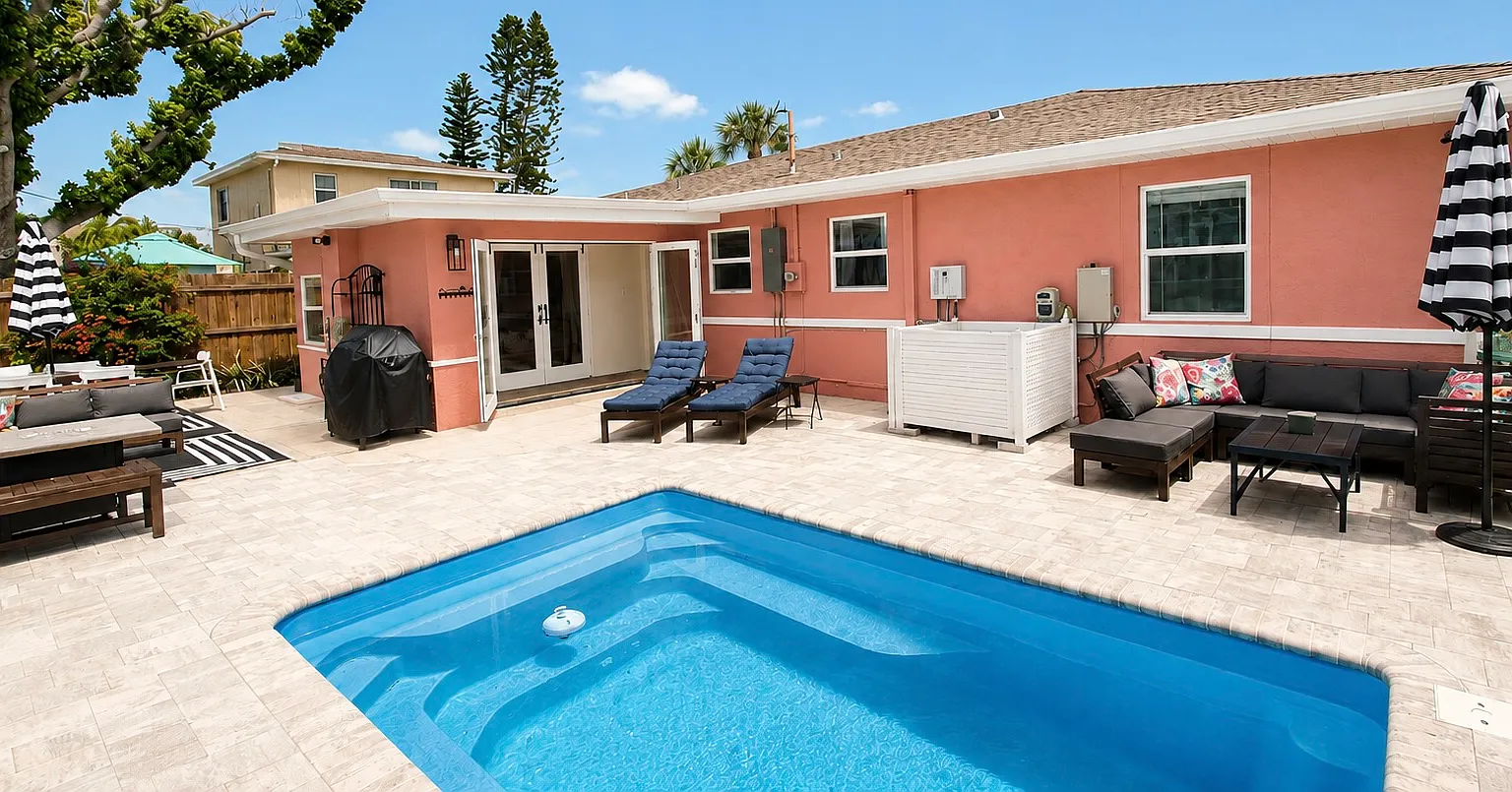 333 83rd Ave — Photo 2