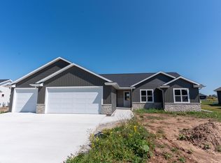 W5890 Edgewood Dr, Menasha, WI 54952