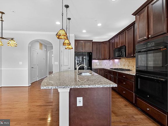 3rd image of 3046 Palatine Dr