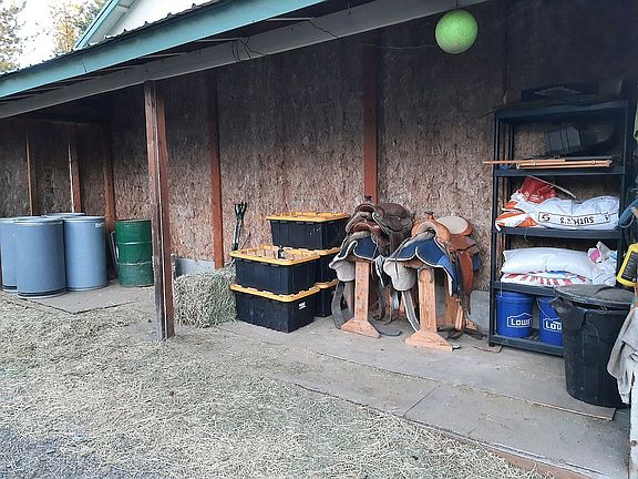 Storage on side of front shop