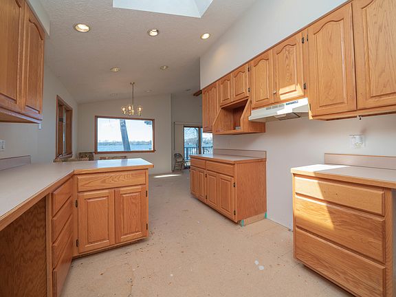 5th image of 544 E Eagle Lake Dr