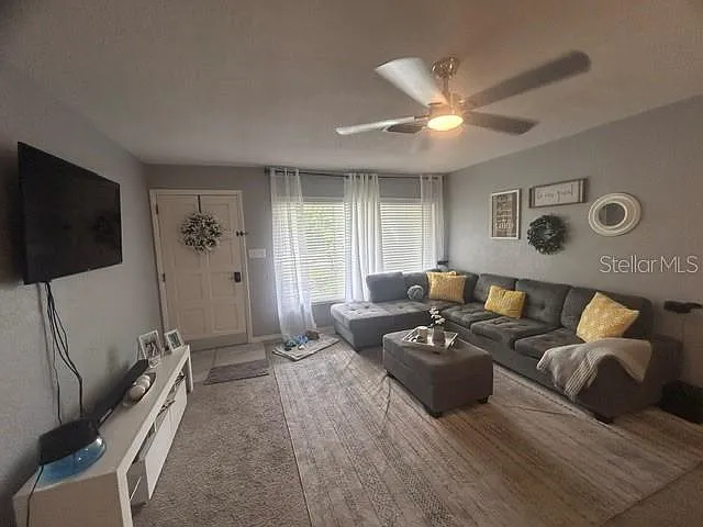 3 bed, 1.0 bath, 1136 sqft, $1,595 — Photo 2