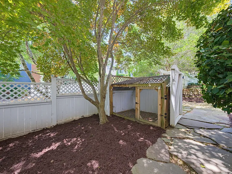 102 Parkside Cir — Photo 18