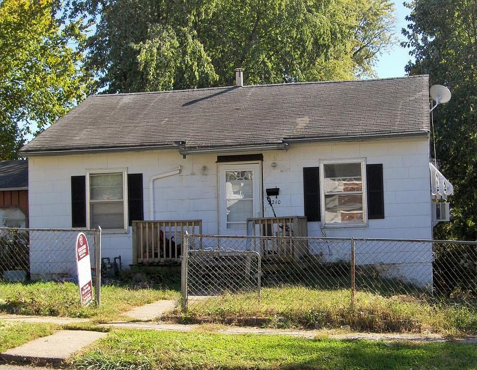 1st image of 2210 Sylvanie St