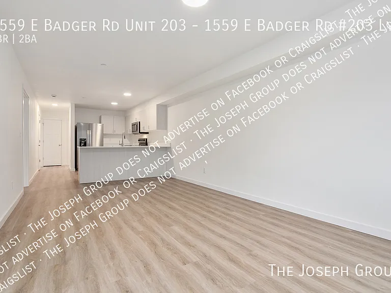 Town's Edge Apartments - 1555 E Badger Rd — Photo 18