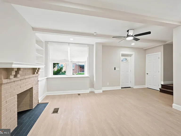 914 E Stafford St — Photo 2