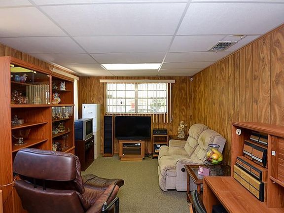 5th image of 133 Orange Dr