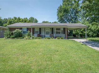 109 E Maplewood Dr, Clarksville, IN 47129