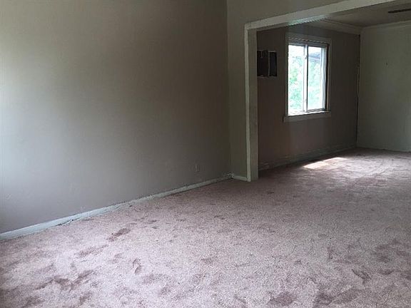 2nd image of 2824 Schrage Ave