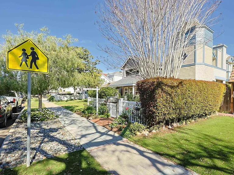 733 H Ave — Photo 4