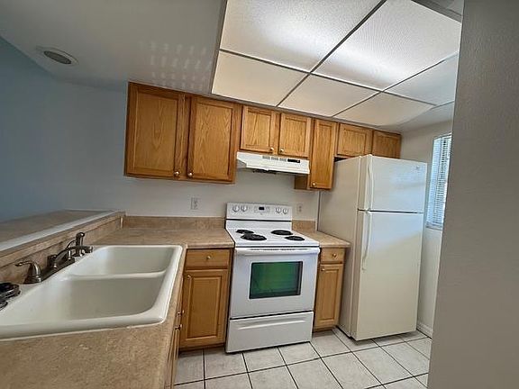 4th image of 3061 Sir Hamilton Cir