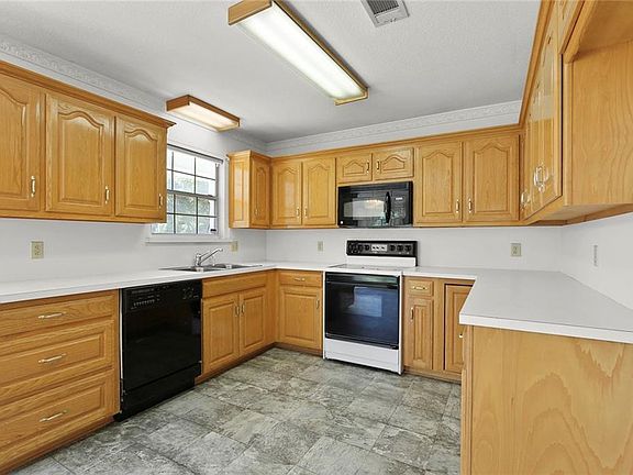 5th image of 301 Lindsey Ave