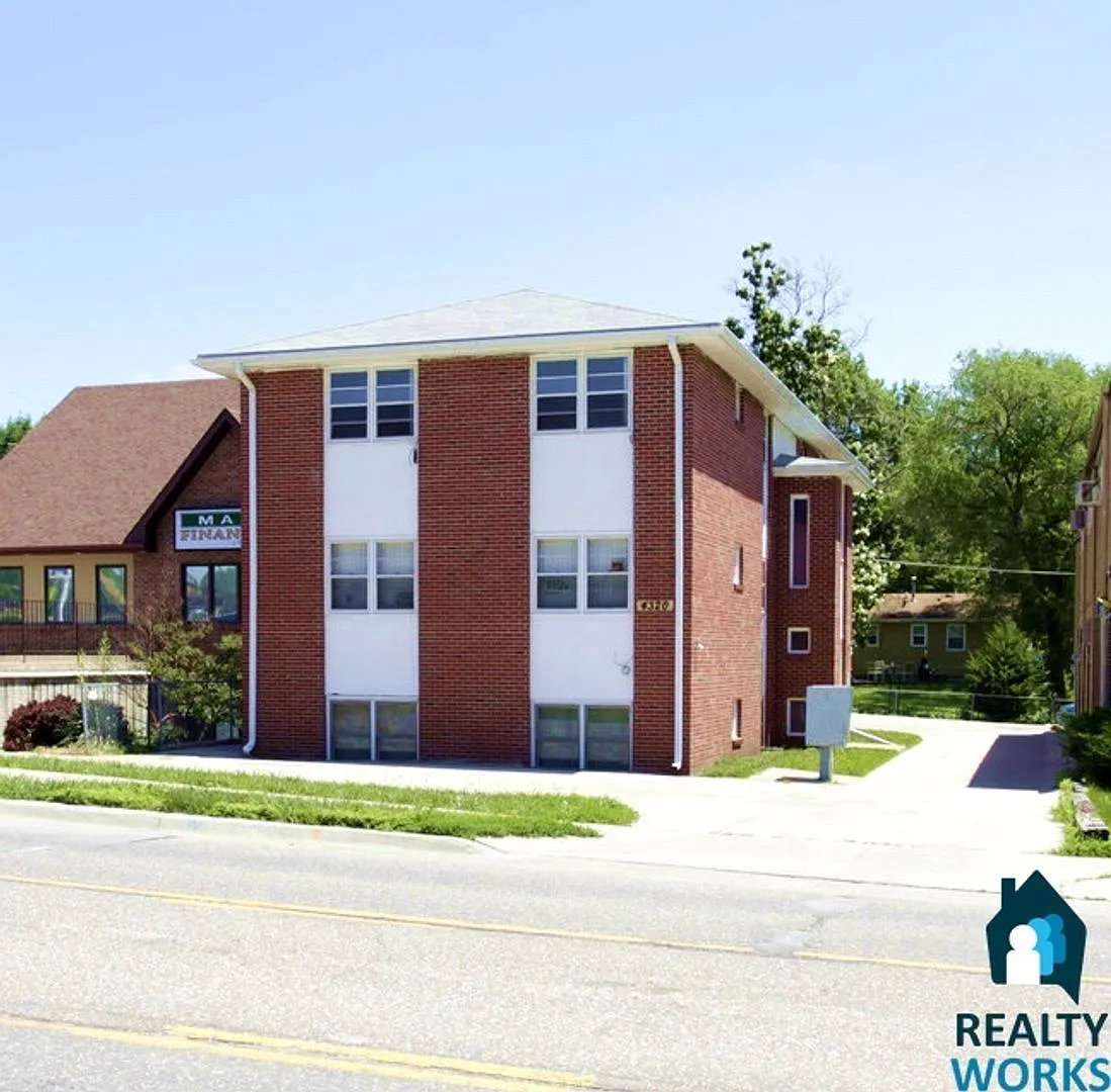 4320 South 48th Street — Photo 1