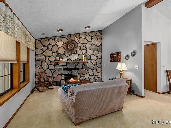 3rd image of 2337 Jamestown Dr SE