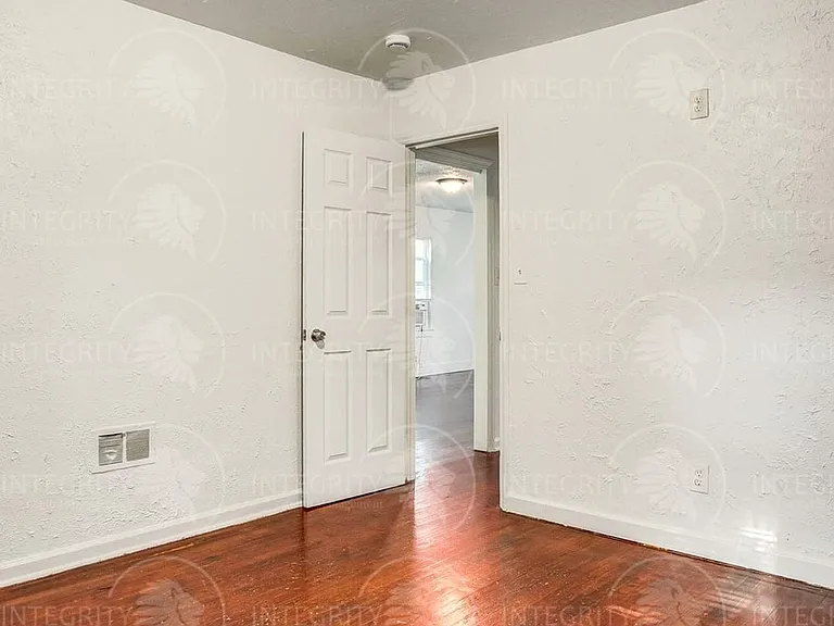 4411 S Benton Ave — Photo 19