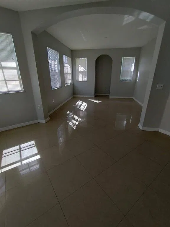3 bed, 1553 sqft, $2,450 — Photo 4