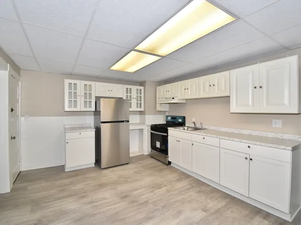56 Kenyon St, Springfield, MA 01109