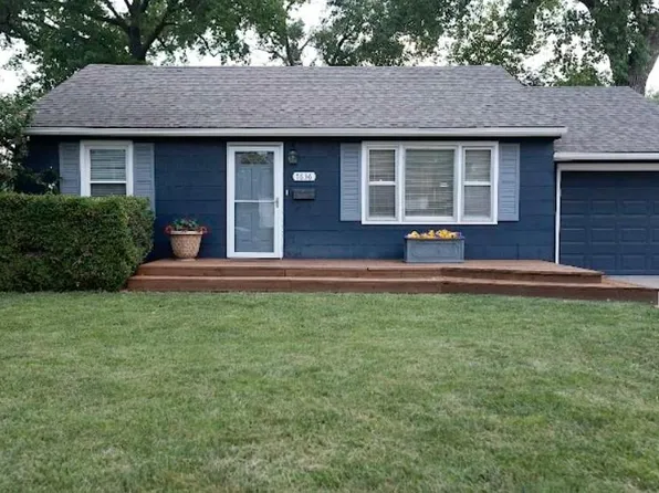 7636 Robinson St, Overland Park, KS 66204