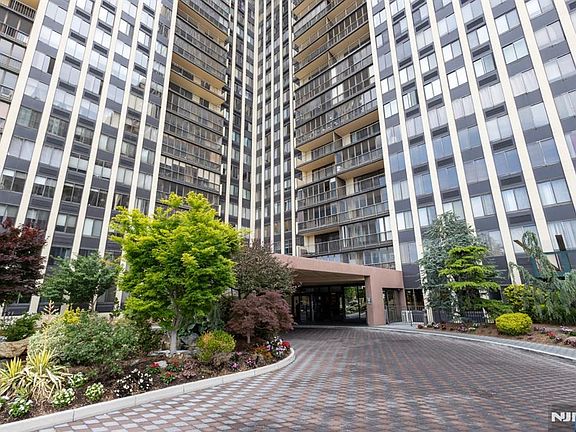 2nd image of 300 Winston Dr APT 1418