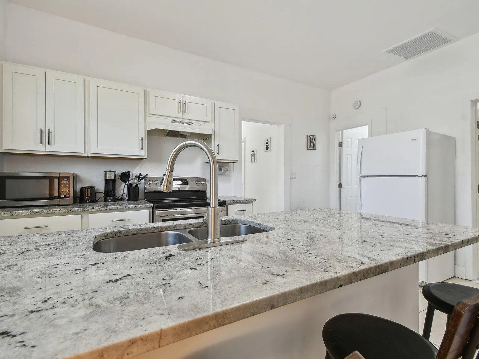 4 bed, 2.0 bath, 1527 sqft, $936 — Photo 4
