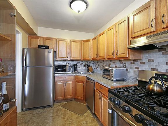 5th image of 360 Westchester Ave APT 409