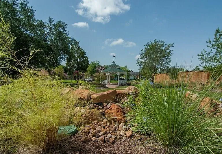 2110 Whiteback Dr — Photo 44