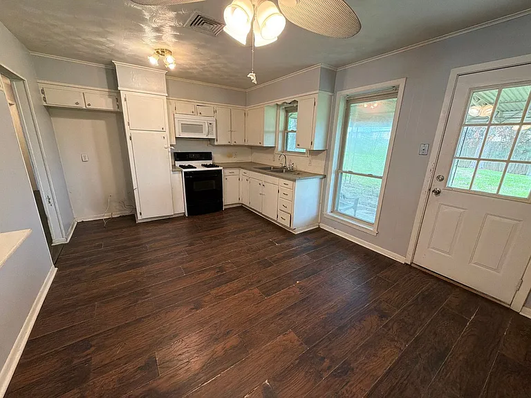 3002 Hazel Cir — Photo 10