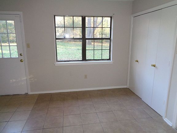 3rd image of 5164 Woody Dr