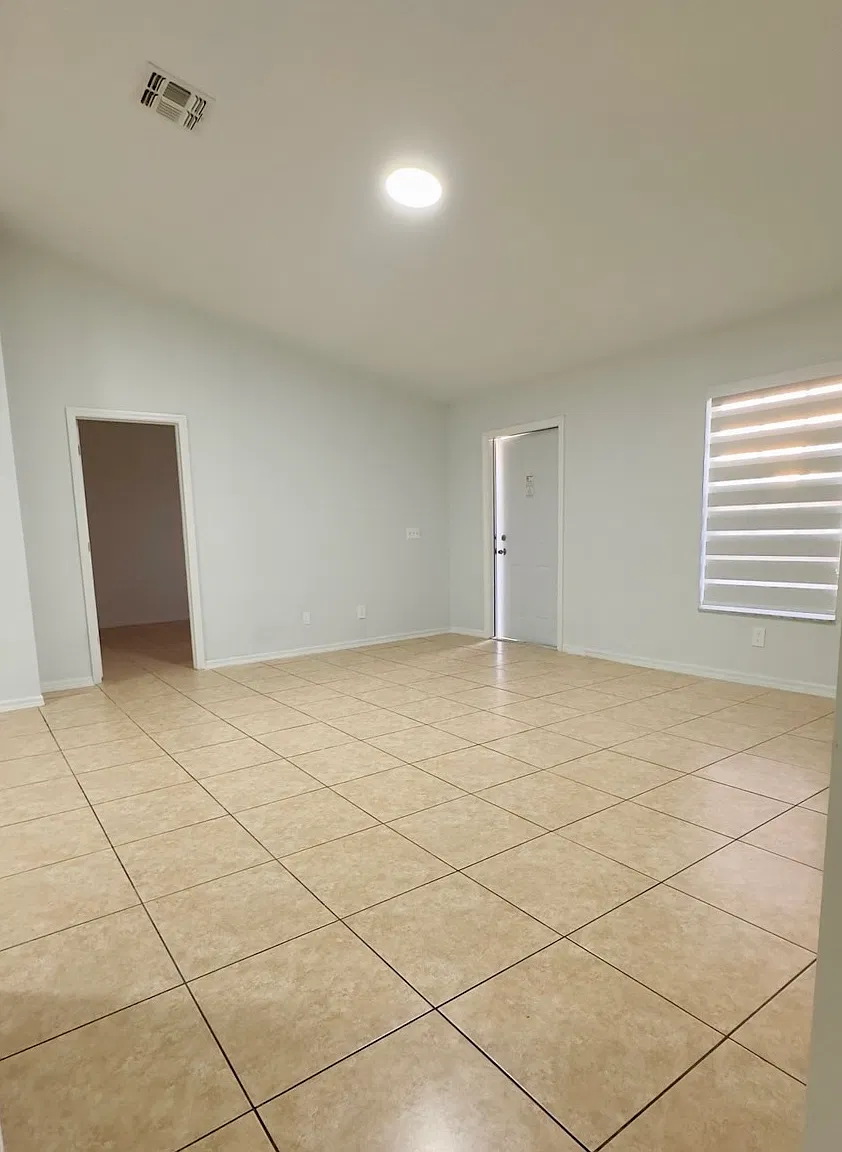 3 bed, 1180 sqft, $1,600 — Photo 3
