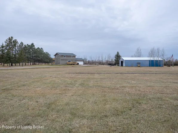 3377 109th Ave SW, Dickinson, ND 58601