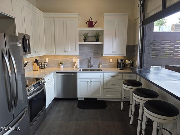 5th image of 824 GRAND Avenue #115
